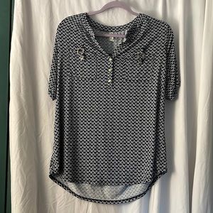 PerSeption Concept ladies black and white spotted blouse. Short sleeves. Size XL